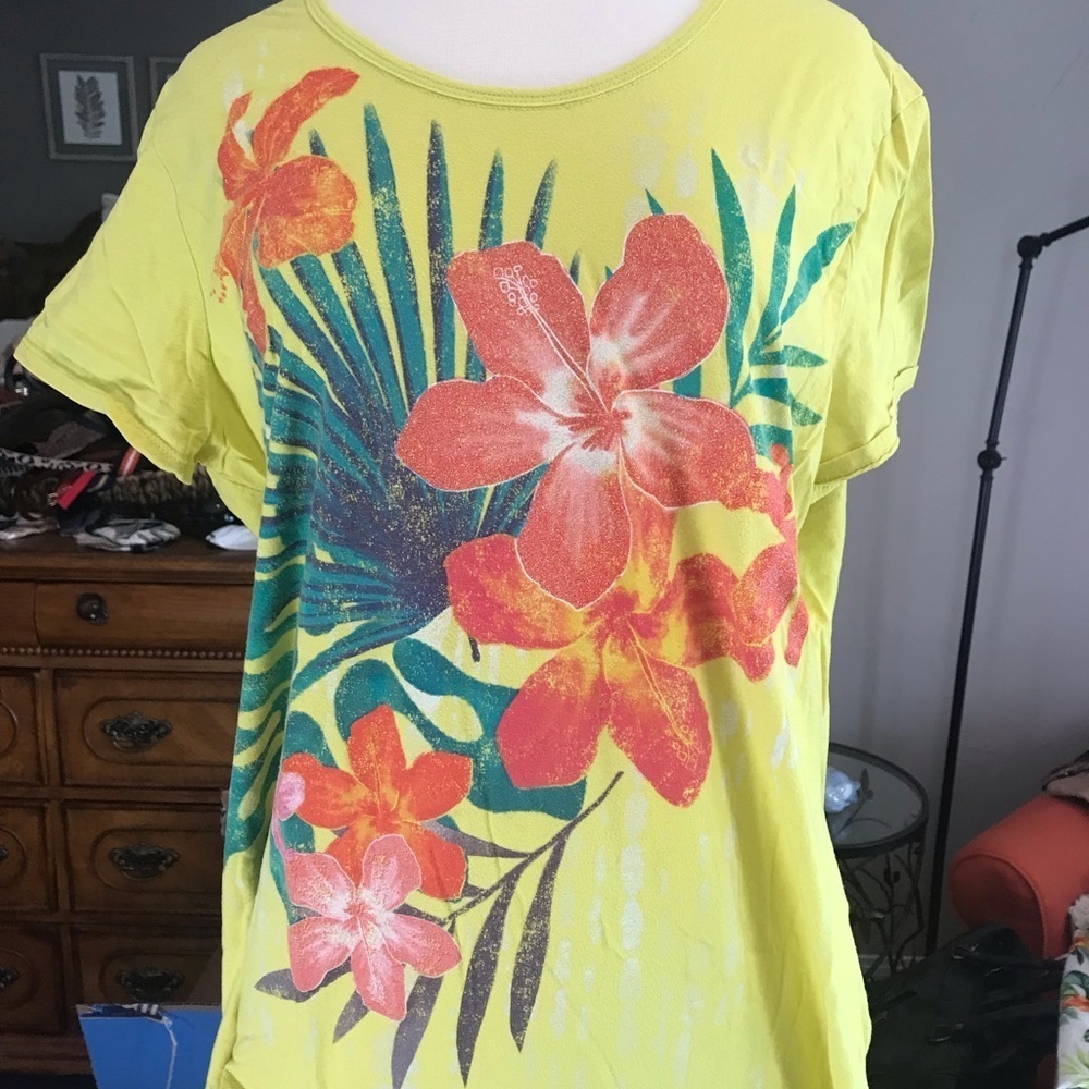 Floral T Shirt - Picture 1 of 3
